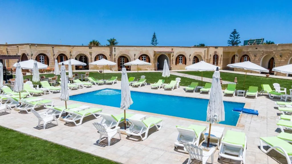 Golden Lake Hotel — Marina